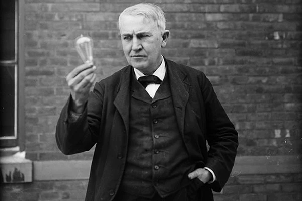 22 octobre 1879 : Thomas Edison invente l'ampoule électrique