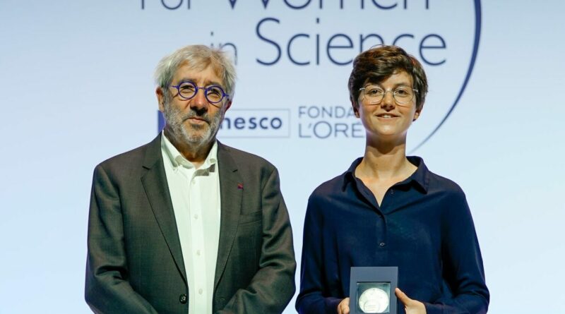 Louise Denis, jeune docteure en physique, reçoit le Prix Jeunes Talents L’Oréal-Unesco pour les femmes et la science